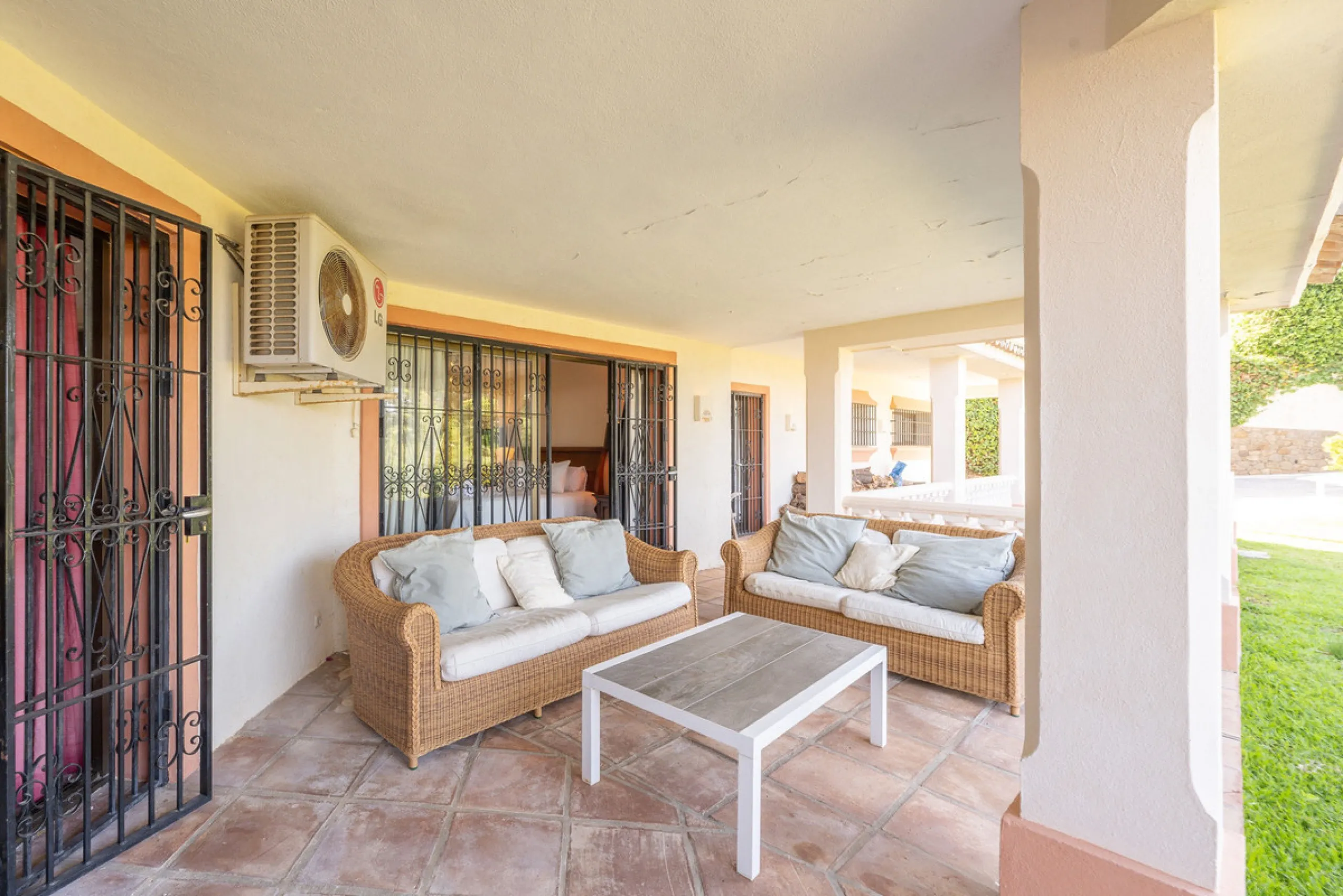 Set on an exceptional 2,275 m² double plot, this impressive villa in El Rosario, Marbella offers a rare combination of space, privacy, and breathtaking views over the Mediterranean Sea and the iconic La Concha mountain. From sunrise to sunset, the scenery
