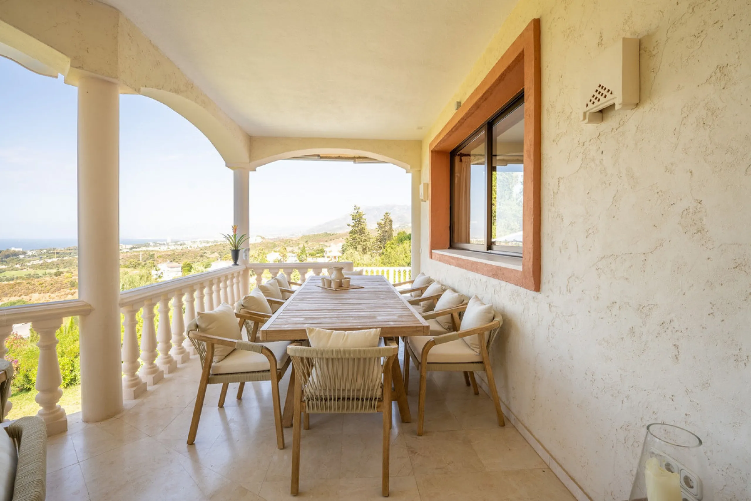 Set on an exceptional 2,275 m² double plot, this impressive villa in El Rosario, Marbella offers a rare combination of space, privacy, and breathtaking views over the Mediterranean Sea and the iconic La Concha mountain. From sunrise to sunset, the scenery