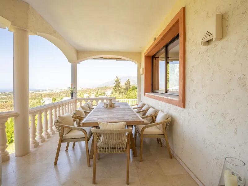 Set on an exceptional 2,275 m² double plot, this impressive villa in El Rosario, Marbella offers a rare combination of space, privacy, and breathtaking views over the Mediterranean Sea and the iconic La Concha mountain. From sunrise to sunset, the scenery