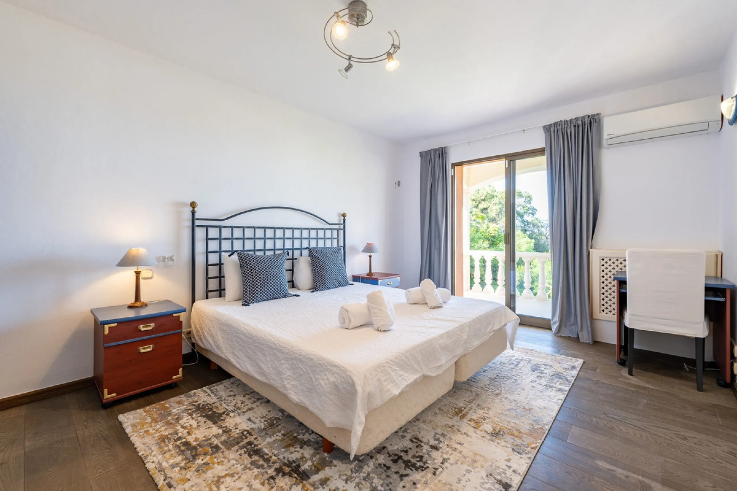 Set on an exceptional 2,275 m² double plot, this impressive villa in El Rosario, Marbella offers a rare combination of space, privacy, and breathtaking views over the Mediterranean Sea and the iconic La Concha mountain. From sunrise to sunset, the scenery