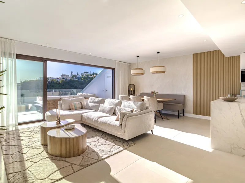 Discover this exceptional southwest-facing penthouse in the exclusive Lomas del Higuerón, one of the most prestigious residential enclaves on the Costa del Sol, renowned for its privacy, security, and elevated lifestyle.