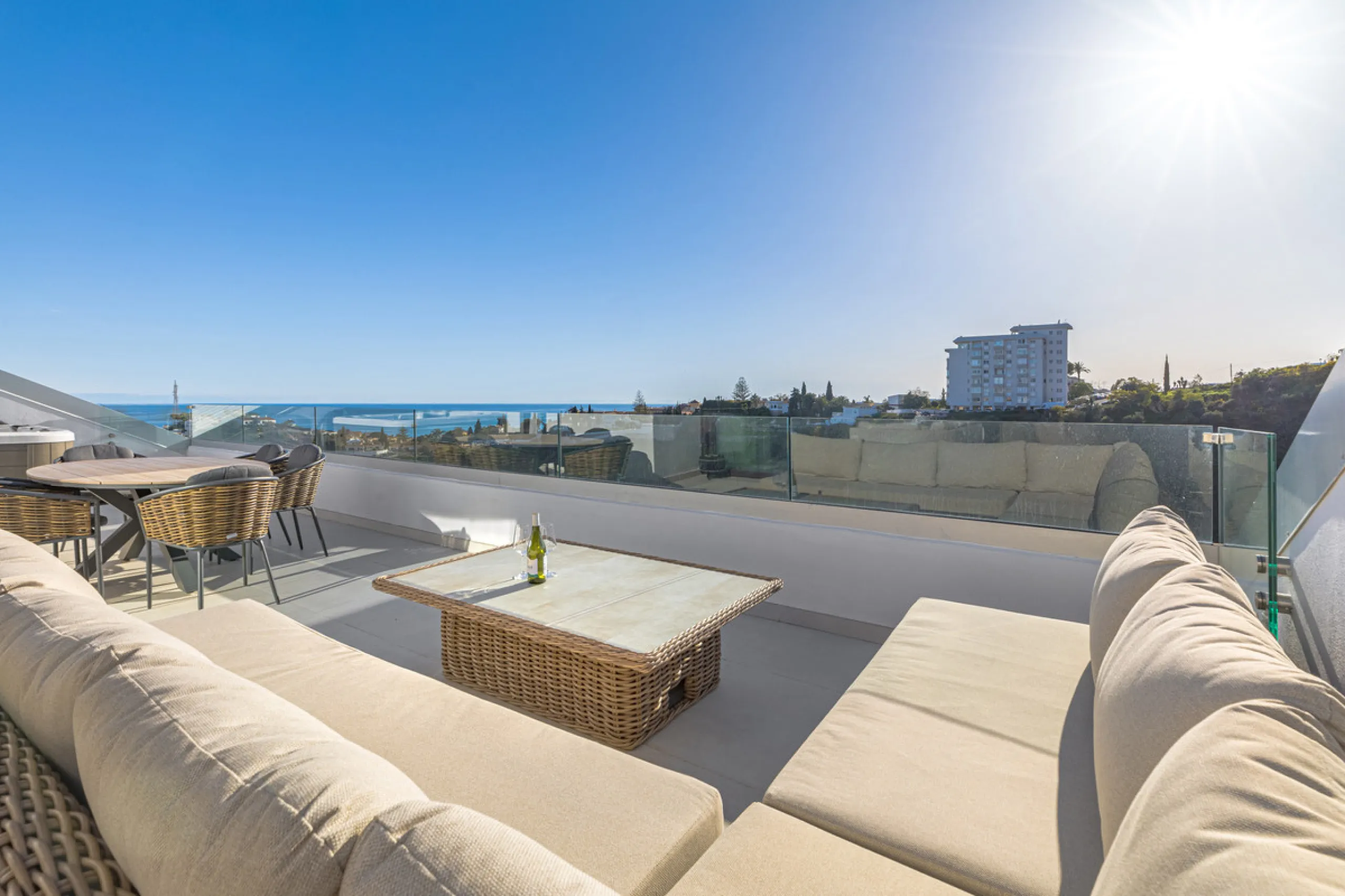 Discover this exceptional southwest-facing penthouse in the exclusive Lomas del Higuerón, one of the most prestigious residential enclaves on the Costa del Sol, renowned for its privacy, security, and elevated lifestyle.
