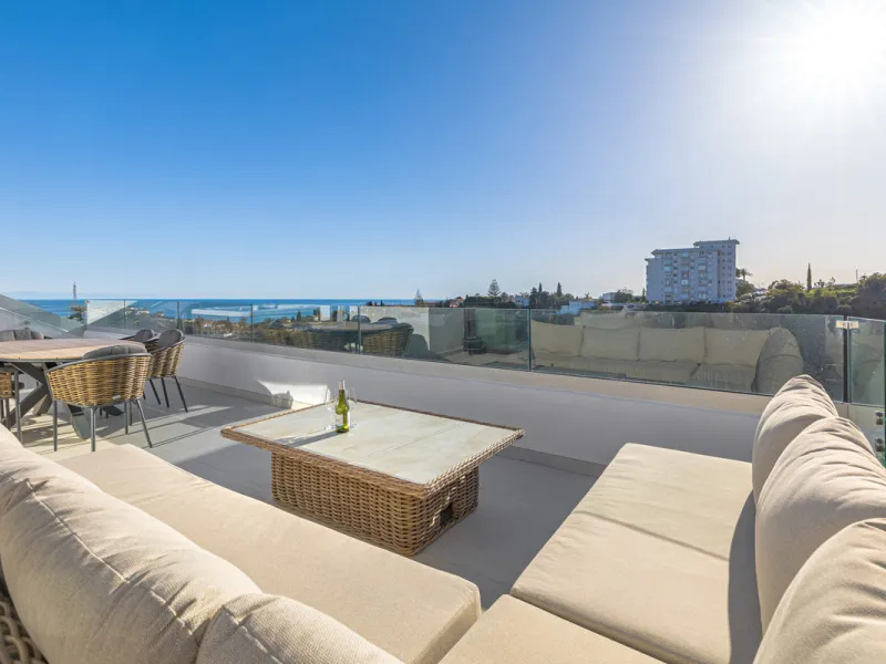 Discover this exceptional southwest-facing penthouse in the exclusive Lomas del Higuerón, one of the most prestigious residential enclaves on the Costa del Sol, renowned for its privacy, security, and elevated lifestyle.
