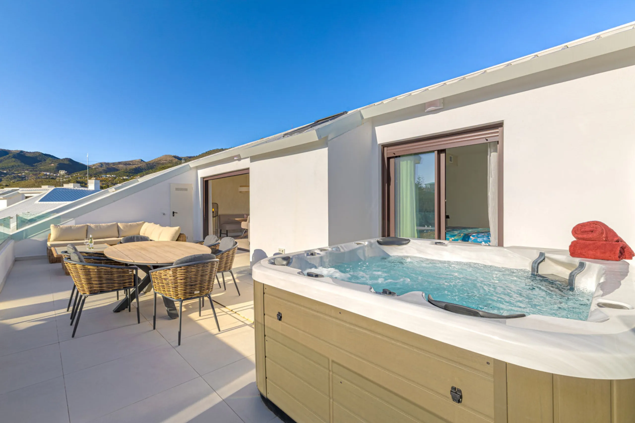 Discover this exceptional southwest-facing penthouse in the exclusive Lomas del Higuerón, one of the most prestigious residential enclaves on the Costa del Sol, renowned for its privacy, security, and elevated lifestyle.