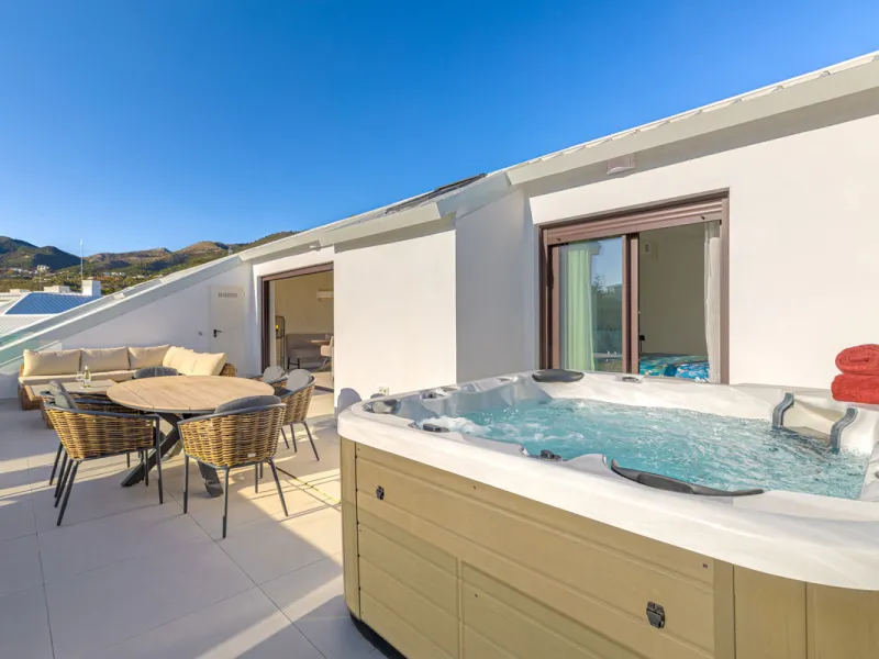 Discover this exceptional southwest-facing penthouse in the exclusive Lomas del Higuerón, one of the most prestigious residential enclaves on the Costa del Sol, renowned for its privacy, security, and elevated lifestyle.