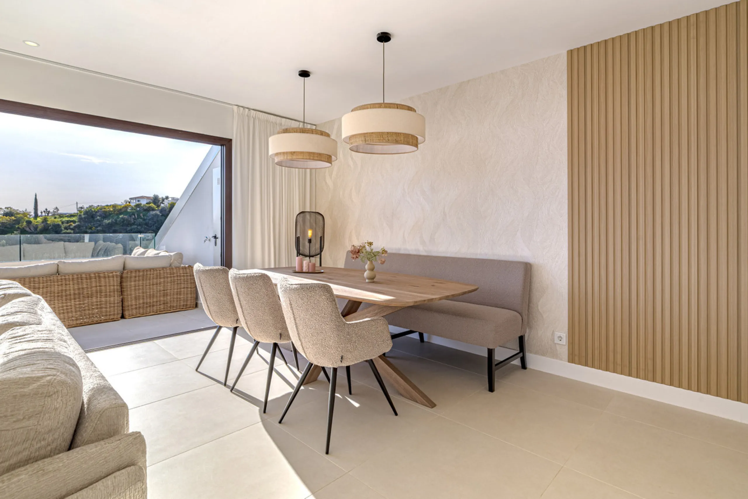 Discover this exceptional southwest-facing penthouse in the exclusive Lomas del Higuerón, one of the most prestigious residential enclaves on the Costa del Sol, renowned for its privacy, security, and elevated lifestyle.