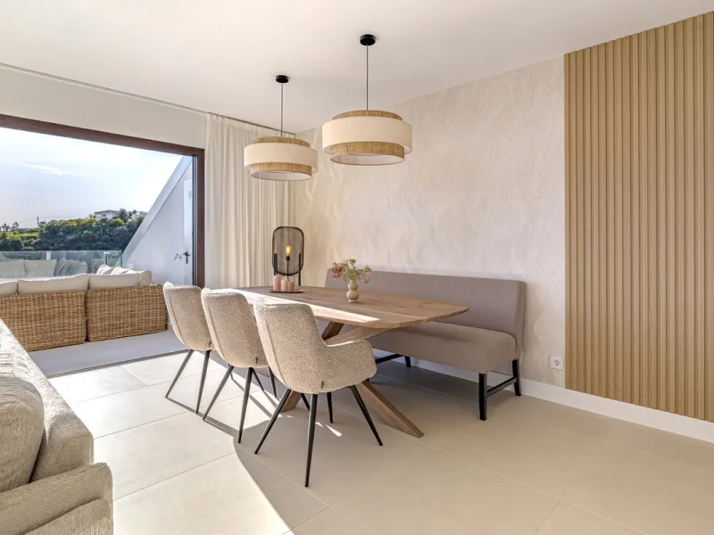 Discover this exceptional southwest-facing penthouse in the exclusive Lomas del Higuerón, one of the most prestigious residential enclaves on the Costa del Sol, renowned for its privacy, security, and elevated lifestyle.