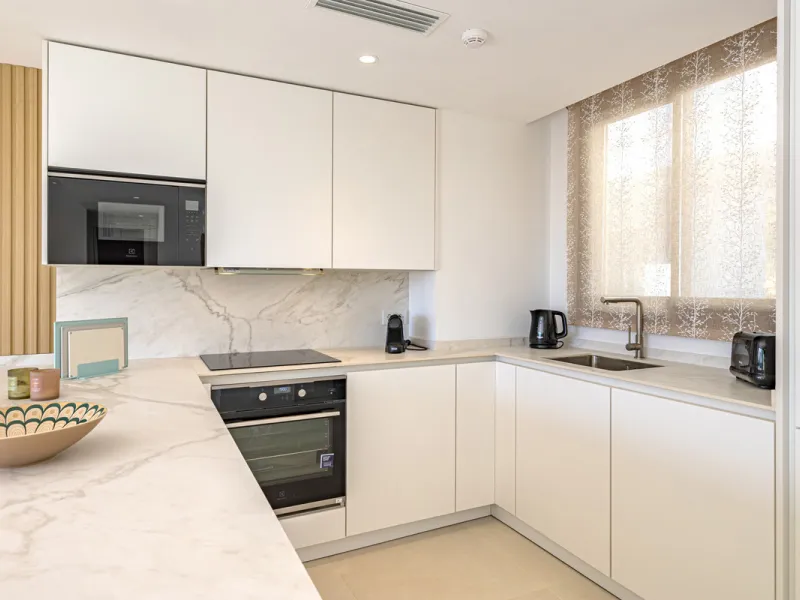 Discover this exceptional southwest-facing penthouse in the exclusive Lomas del Higuerón, one of the most prestigious residential enclaves on the Costa del Sol, renowned for its privacy, security, and elevated lifestyle.