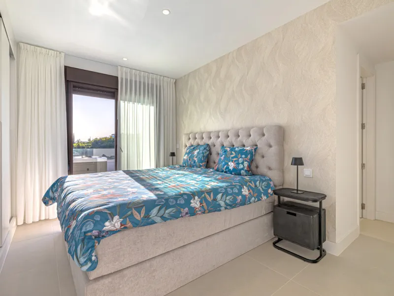 Discover this exceptional southwest-facing penthouse in the exclusive Lomas del Higuerón, one of the most prestigious residential enclaves on the Costa del Sol, renowned for its privacy, security, and elevated lifestyle.