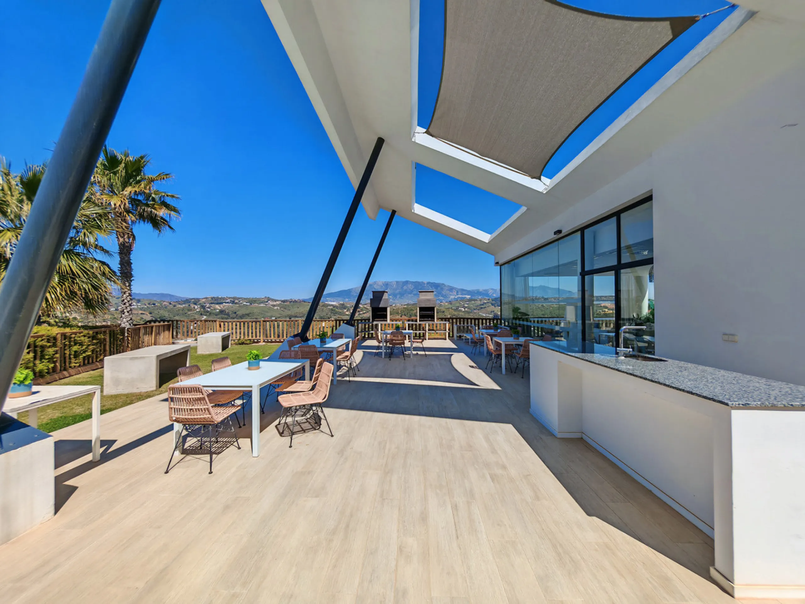 Apartment - Middle Floor Apartment в продаже в Mijas, Málaga. В доме 3 спален и 2 ванных комнат. Площадь дома 112 м²