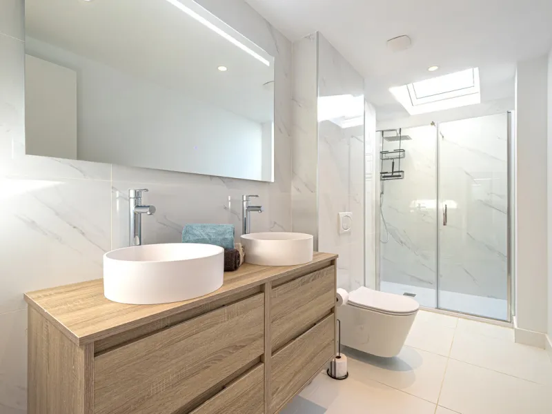 Discover this exceptional southwest-facing penthouse in the exclusive Lomas del Higuerón, one of the most prestigious residential enclaves on the Costa del Sol, renowned for its privacy, security, and elevated lifestyle.