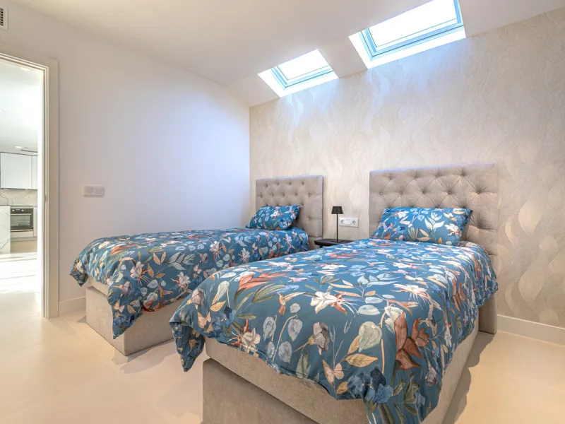 Discover this exceptional southwest-facing penthouse in the exclusive Lomas del Higuerón, one of the most prestigious residential enclaves on the Costa del Sol, renowned for its privacy, security, and elevated lifestyle.