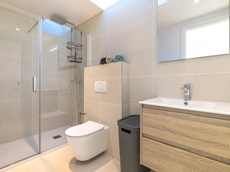 Discover this exceptional southwest-facing penthouse in the exclusive Lomas del Higuerón, one of the most prestigious residential enclaves on the Costa del Sol, renowned for its privacy, security, and elevated lifestyle.