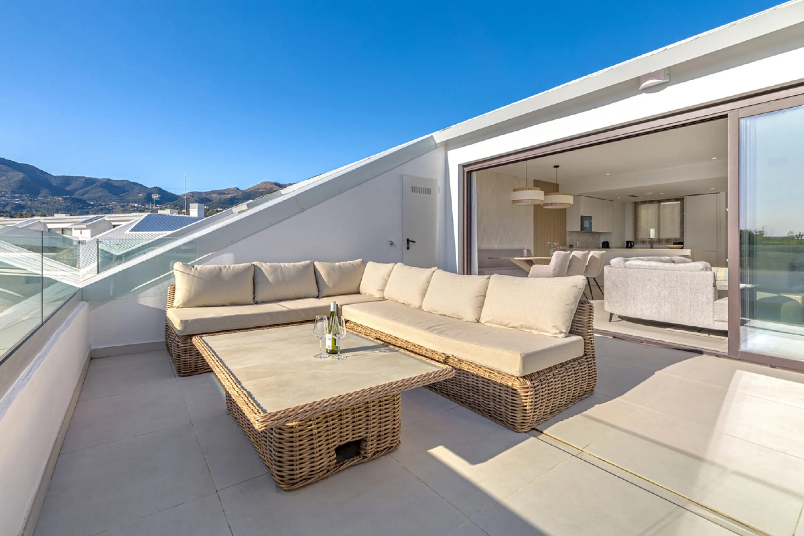 Discover this exceptional southwest-facing penthouse in the exclusive Lomas del Higuerón, one of the most prestigious residential enclaves on the Costa del Sol, renowned for its privacy, security, and elevated lifestyle.