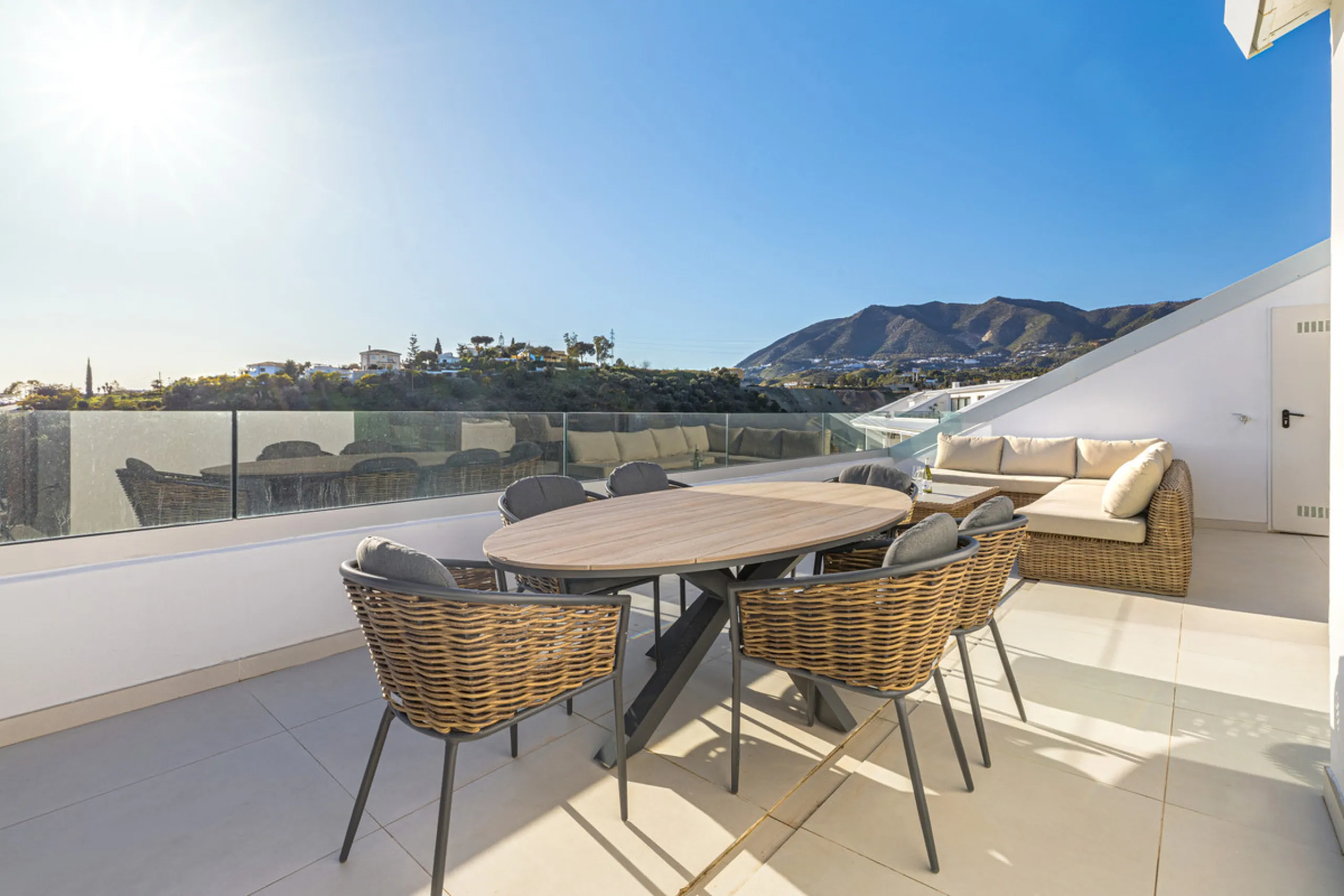 Discover this exceptional southwest-facing penthouse in the exclusive Lomas del Higuerón, one of the most prestigious residential enclaves on the Costa del Sol, renowned for its privacy, security, and elevated lifestyle.