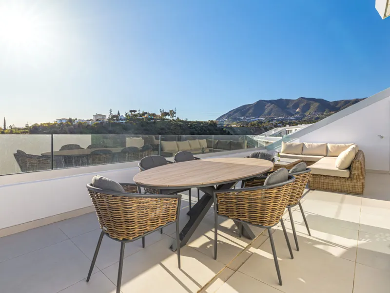 Discover this exceptional southwest-facing penthouse in the exclusive Lomas del Higuerón, one of the most prestigious residential enclaves on the Costa del Sol, renowned for its privacy, security, and elevated lifestyle.