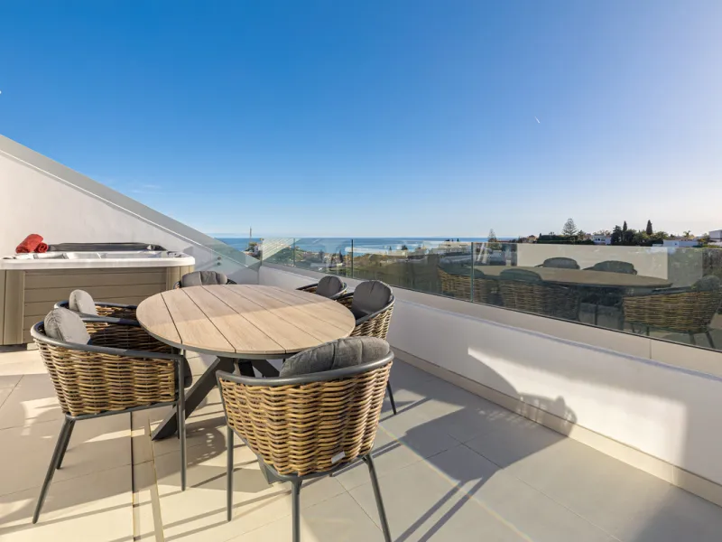 Discover this exceptional southwest-facing penthouse in the exclusive Lomas del Higuerón, one of the most prestigious residential enclaves on the Costa del Sol, renowned for its privacy, security, and elevated lifestyle.