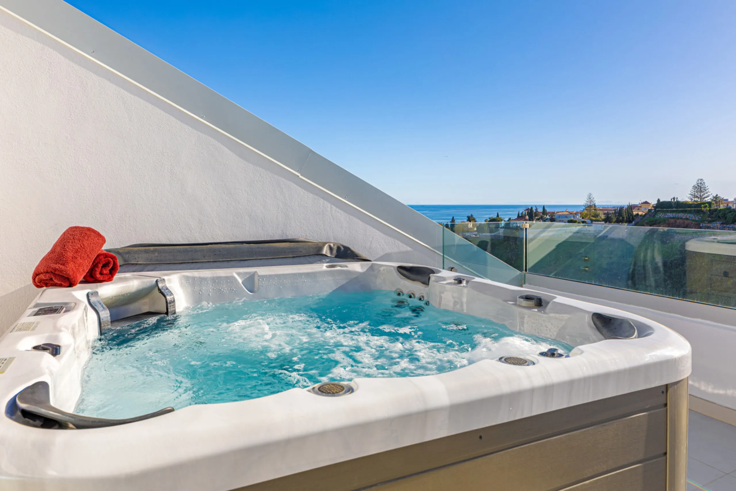 Discover this exceptional southwest-facing penthouse in the exclusive Lomas del Higuerón, one of the most prestigious residential enclaves on the Costa del Sol, renowned for its privacy, security, and elevated lifestyle.