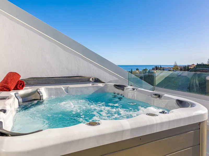 Discover this exceptional southwest-facing penthouse in the exclusive Lomas del Higuerón, one of the most prestigious residential enclaves on the Costa del Sol, renowned for its privacy, security, and elevated lifestyle.