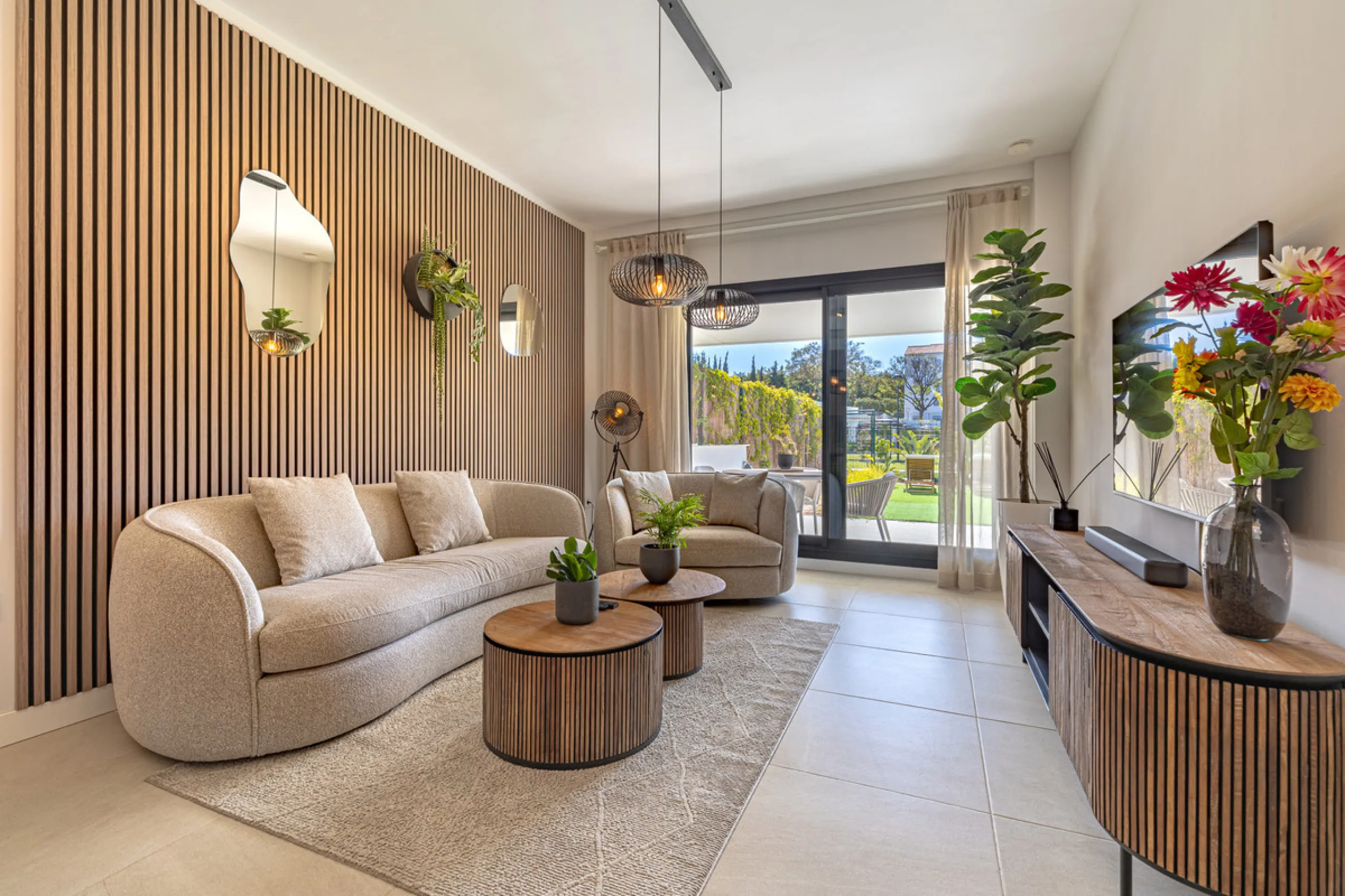Apartment - Ground Floor Apartment в продаже в Estepona, Málaga. В доме 2 спален и 2 ванных комнат. Площадь дома 219 м²