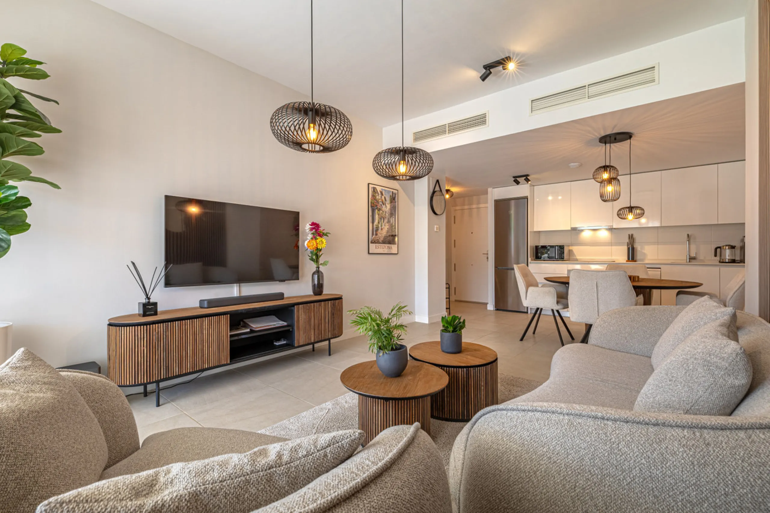 Apartment - Ground Floor Apartment в продаже в Estepona, Málaga. В доме 2 спален и 2 ванных комнат. Площадь дома 219 м²
