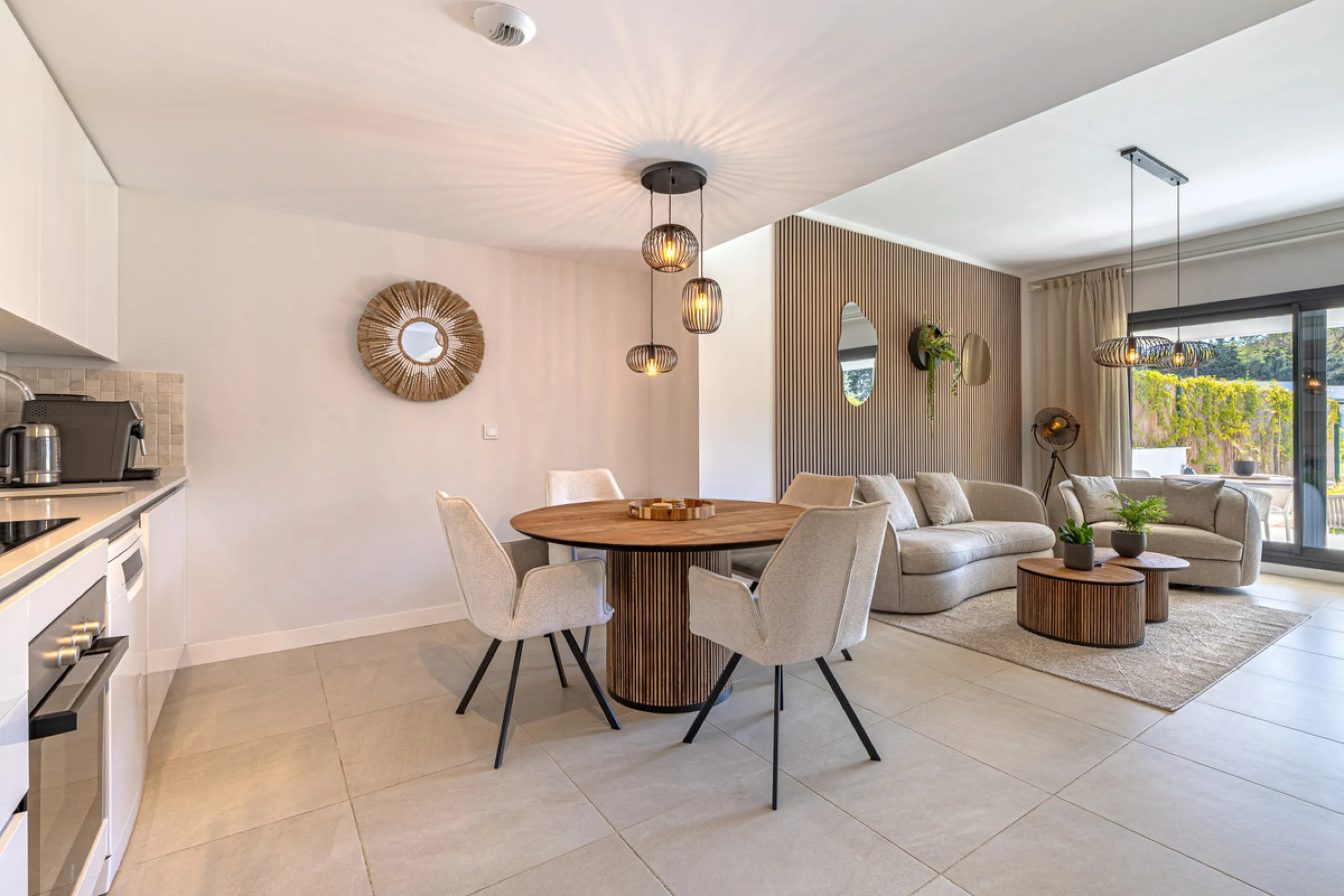 Apartment - Ground Floor Apartment в продаже в Estepona, Málaga. В доме 2 спален и 2 ванных комнат. Площадь дома 219 м²