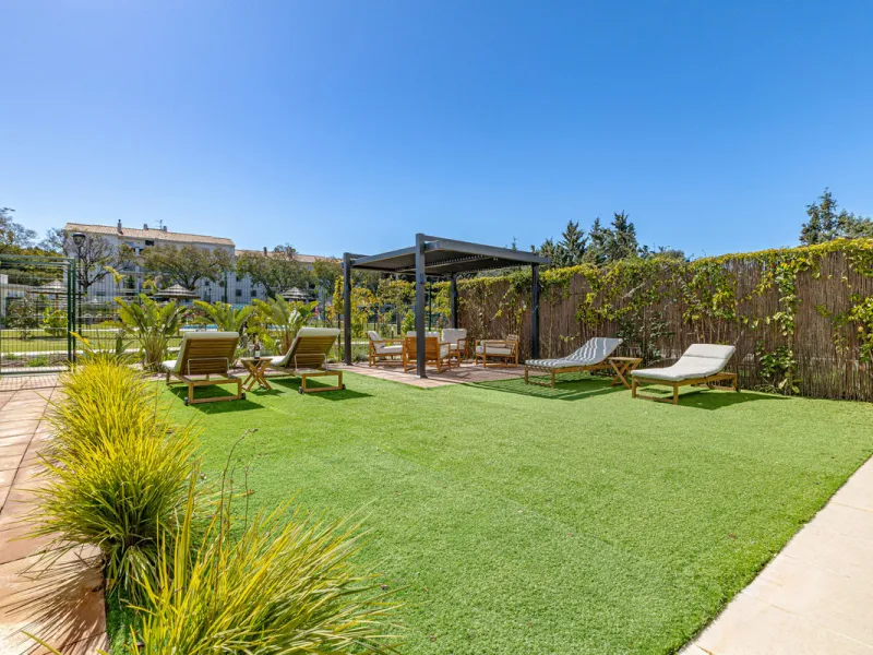 Apartment - Ground Floor Apartment в продаже в Estepona, Málaga. В доме 2 спален и 2 ванных комнат. Площадь дома 219 м²