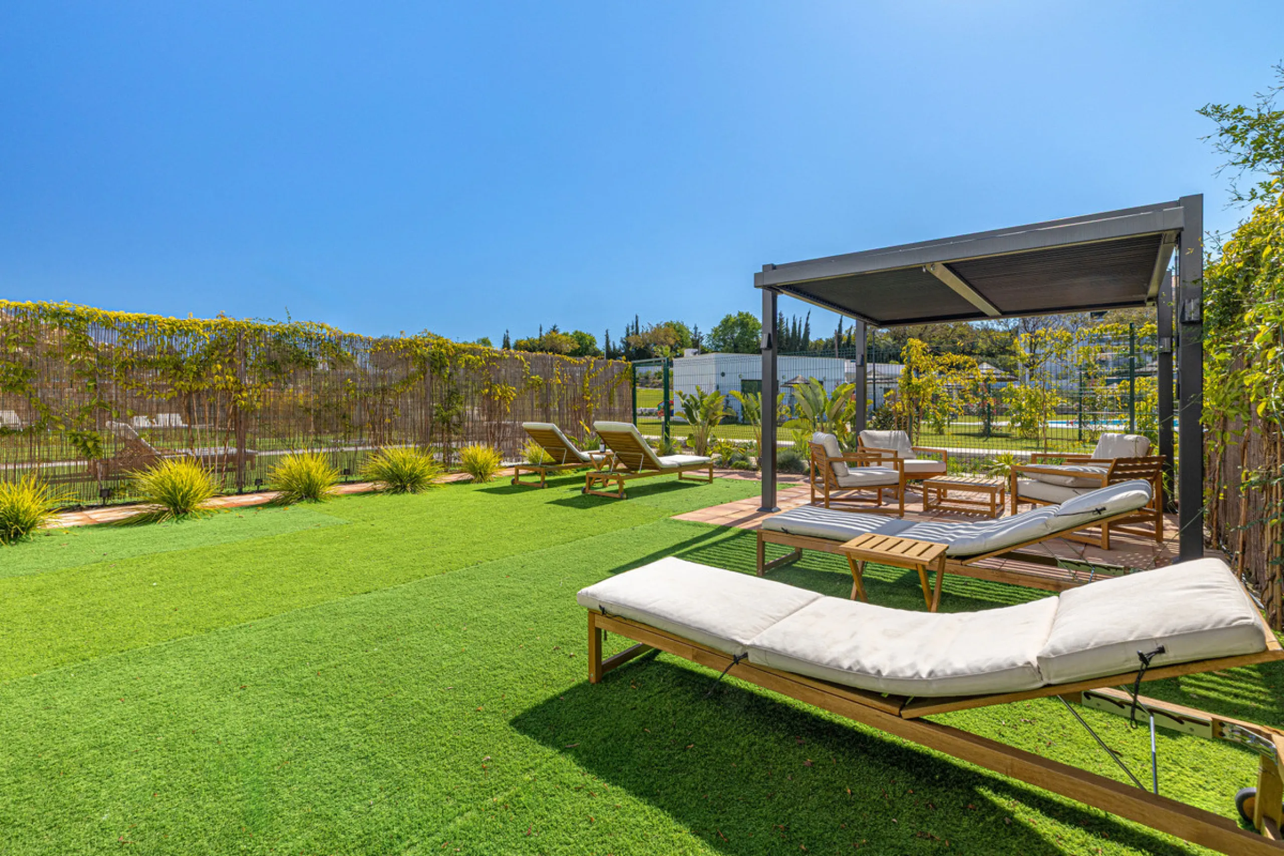 Apartment - Ground Floor Apartment в продаже в Estepona, Málaga. В доме 2 спален и 2 ванных комнат. Площадь дома 219 м²