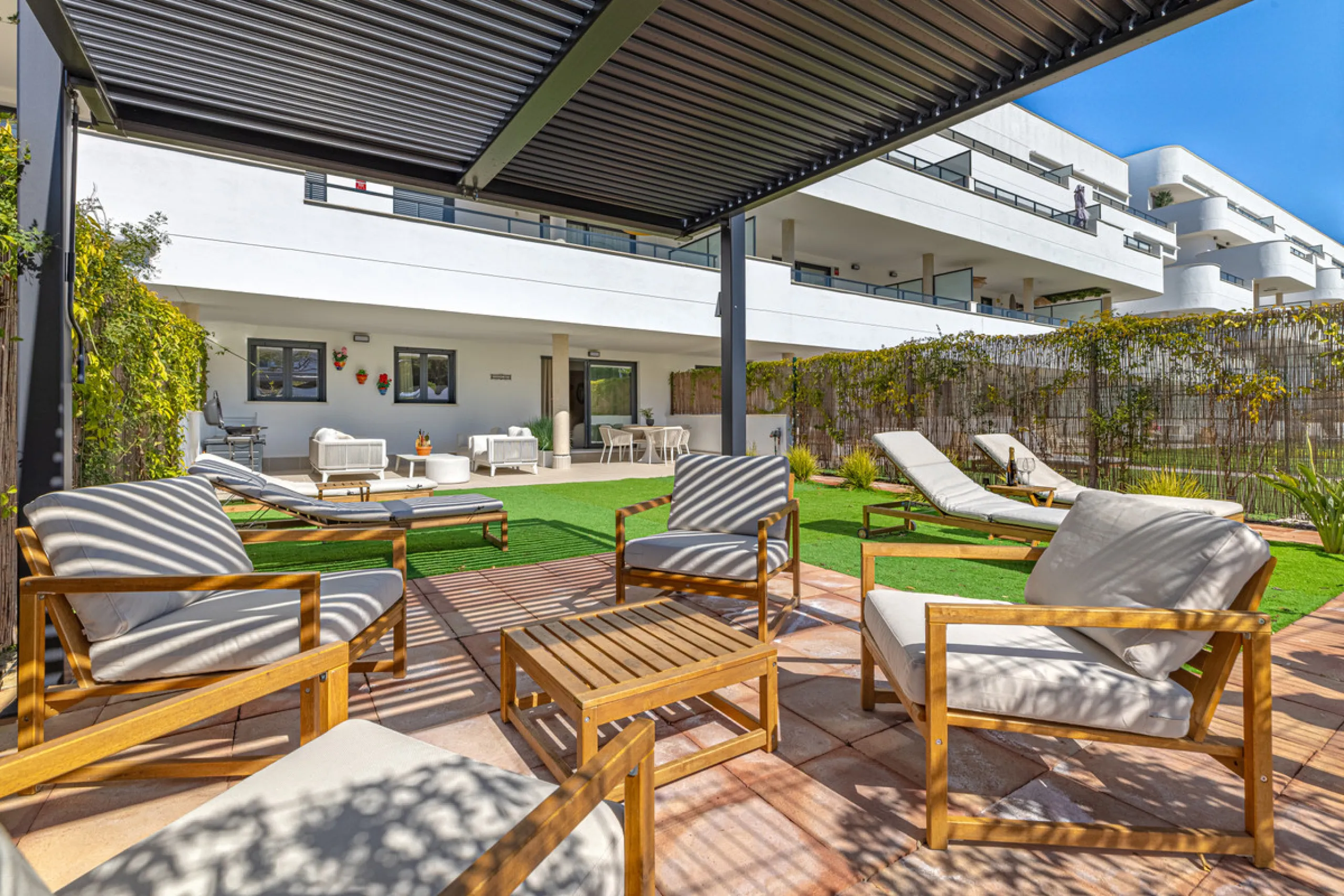 Apartment - Ground Floor Apartment в продаже в Estepona, Málaga. В доме 2 спален и 2 ванных комнат. Площадь дома 219 м²