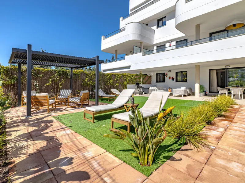 Apartment - Ground Floor Apartment в продаже в Estepona, Málaga. В доме 2 спален и 2 ванных комнат. Площадь дома 219 м²