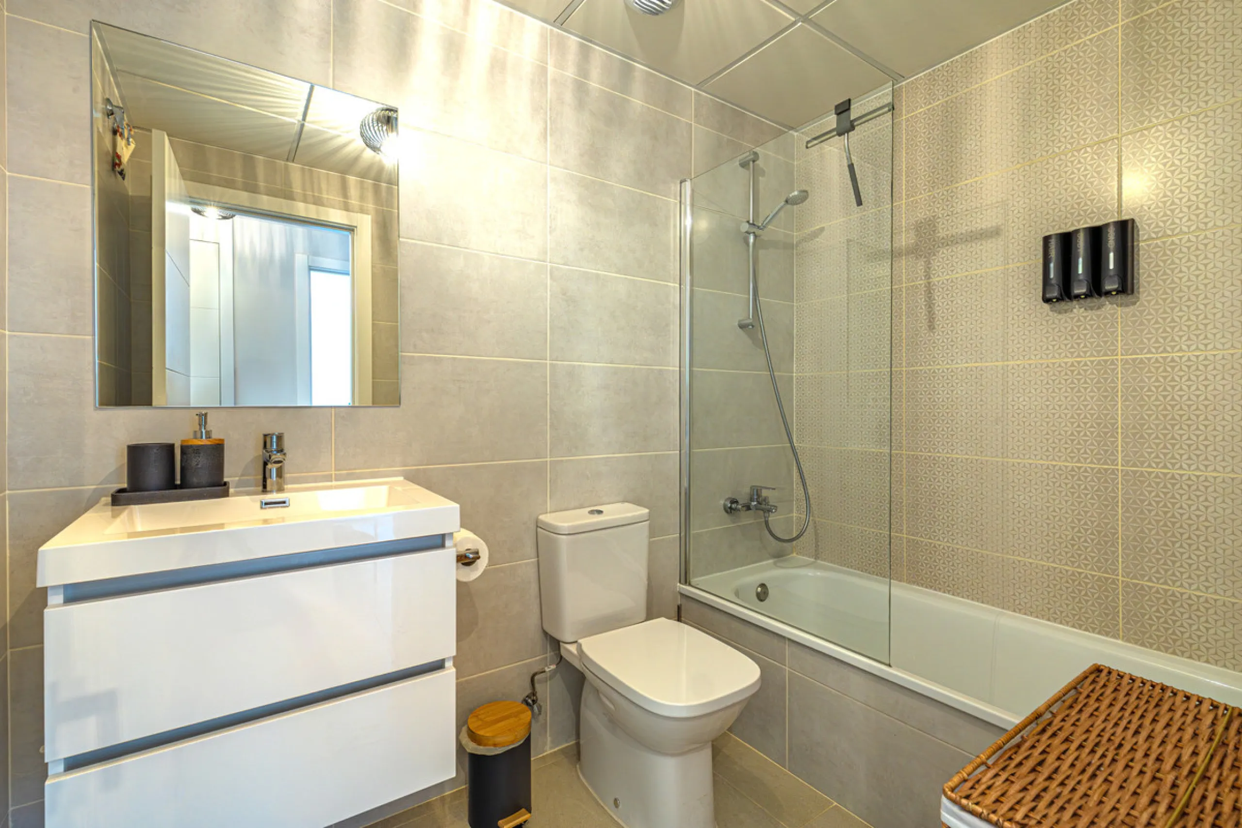 Apartment - Ground Floor Apartment в продаже в Estepona, Málaga. В доме 2 спален и 2 ванных комнат. Площадь дома 219 м²