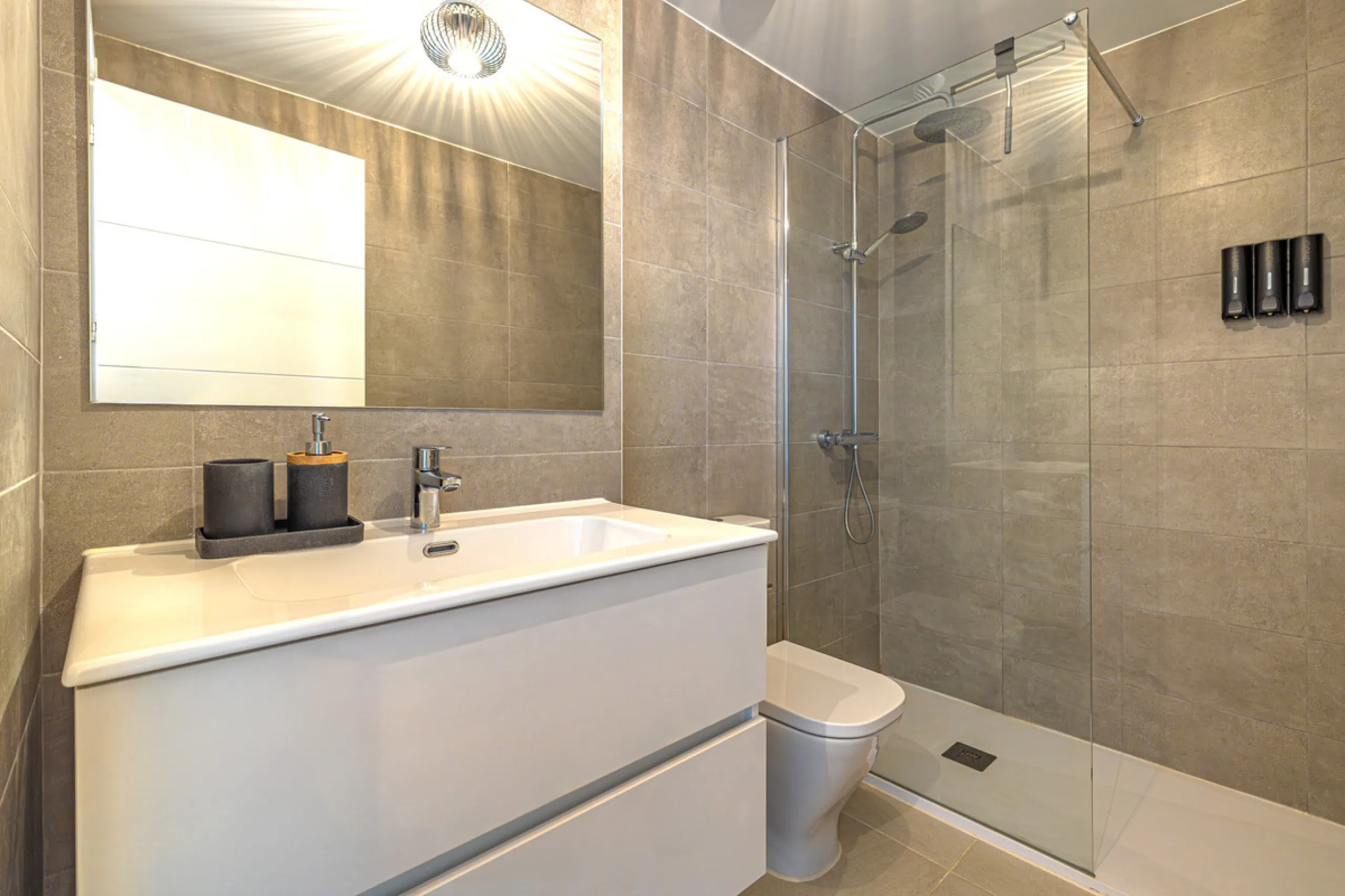 Apartment - Ground Floor Apartment в продаже в Estepona, Málaga. В доме 2 спален и 2 ванных комнат. Площадь дома 219 м²