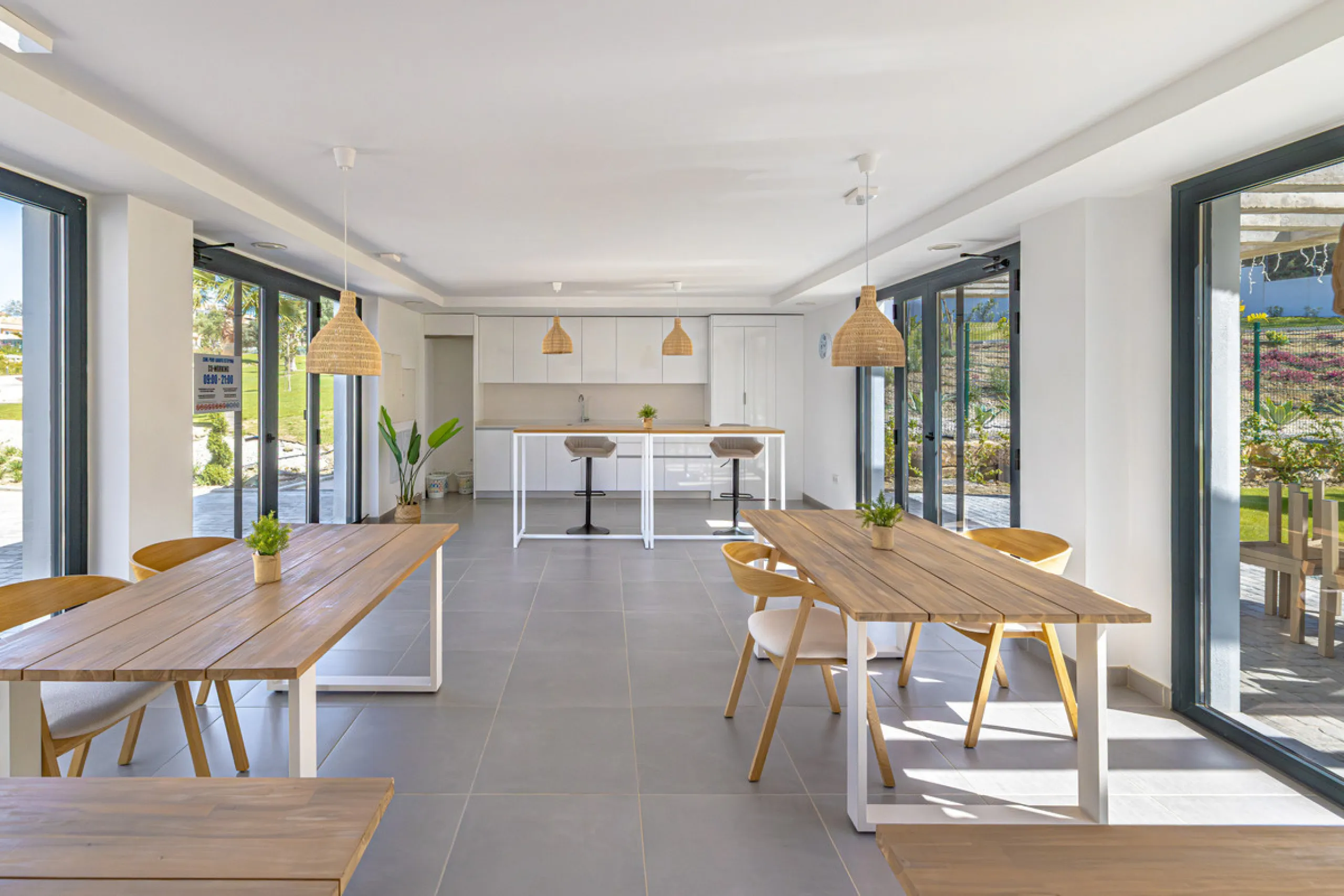Apartment - Ground Floor Apartment в продаже в Estepona, Málaga. В доме 2 спален и 2 ванных комнат. Площадь дома 219 м²