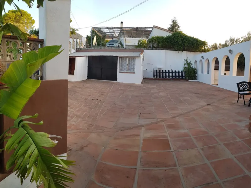 House - Detached Villa в продаже в Alhaurín de la Torre, Málaga. В доме 7 спален и 4 ванных комнат. Площадь дома 410 м². Площадь участка 1072 м²