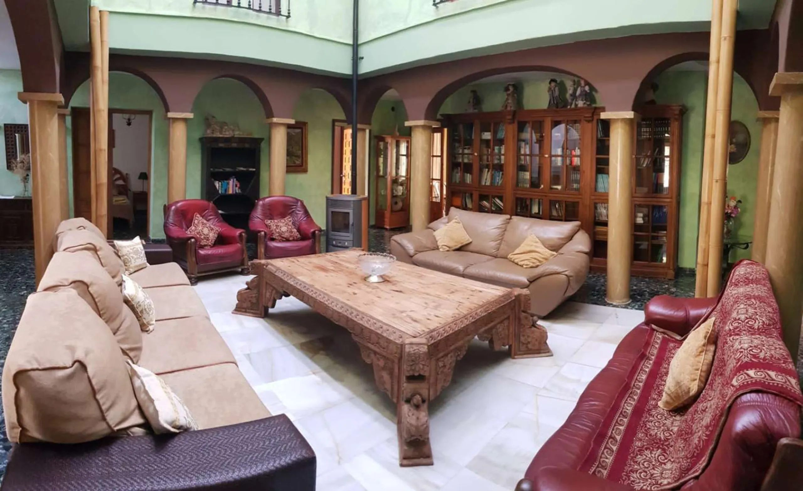 House - Detached Villa в продаже в Alhaurín de la Torre, Málaga. В доме 7 спален и 4 ванных комнат. Площадь дома 410 м². Площадь участка 1072 м²