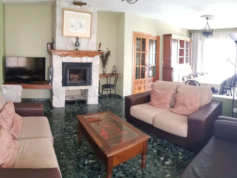 House - Detached Villa в продаже в Alhaurín de la Torre, Málaga. В доме 7 спален и 4 ванных комнат. Площадь дома 410 м². Площадь участка 1072 м²
