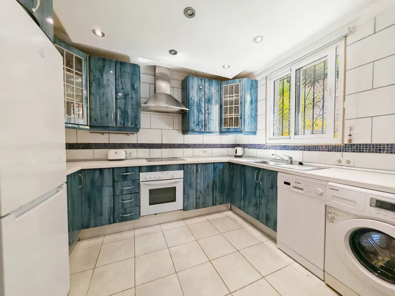 Town House for sale in , Mijas Costa with 5 bedrooms, 4 bathrooms and with orientation south/west, with private swimming pool, private garage (2 parking spaces) and private garden. Regarding property dimensions, it has 210 m² built and 140 m² terrace. Has