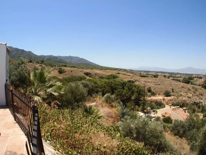 House - Detached Villa в продаже в Alhaurín de la Torre, Málaga. В доме 7 спален и 4 ванных комнат. Площадь дома 410 м². Площадь участка 1072 м²