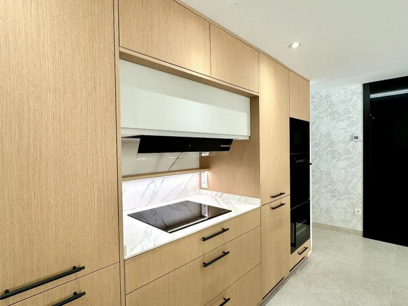This exceptional beachfront apartment is situated in the heart of Marbella, directly on the promenade overlooking Marbella's Sport Port. Spanning 120 square meters, the fully furnished space features two bedrooms and two bathrooms. Every detail has been t
