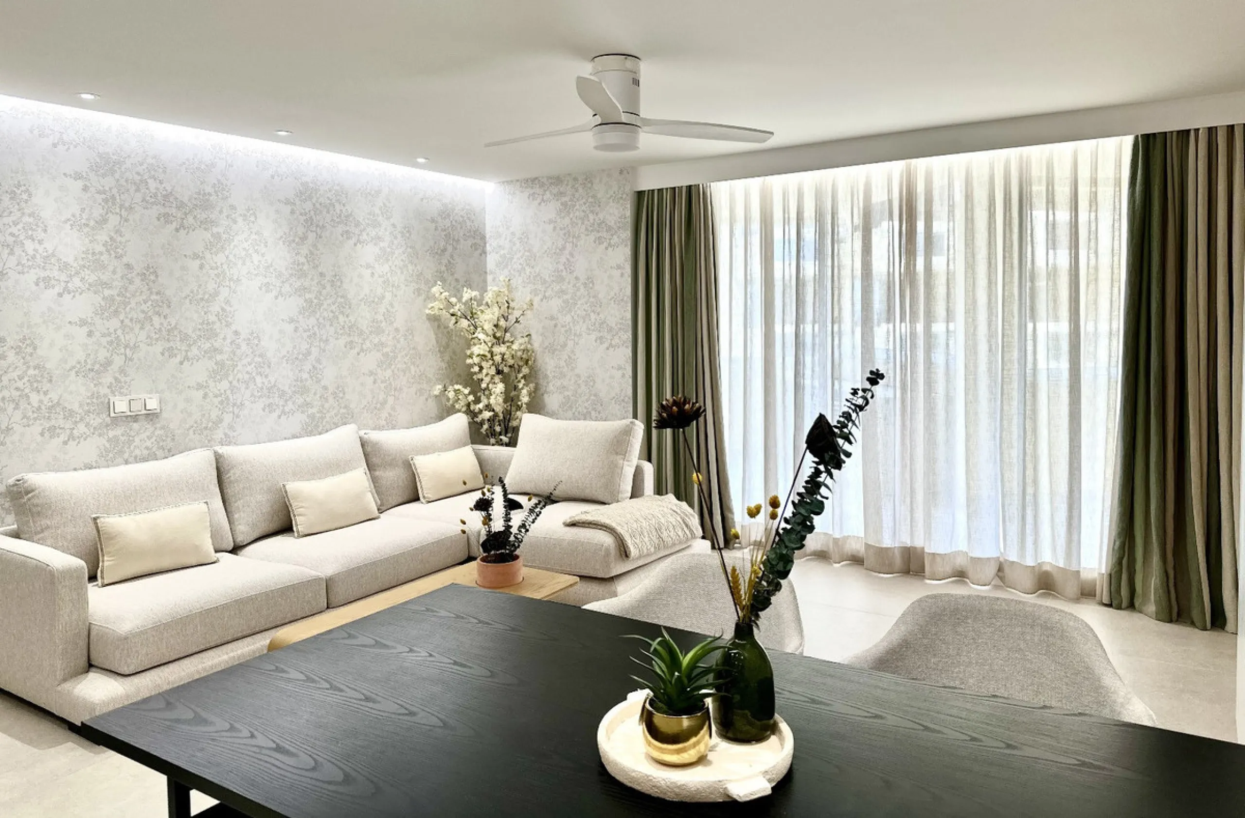 This exceptional beachfront apartment is situated in the heart of Marbella, directly on the promenade overlooking Marbella's Sport Port. Spanning 120 square meters, the fully furnished space features two bedrooms and two bathrooms. Every detail has been t