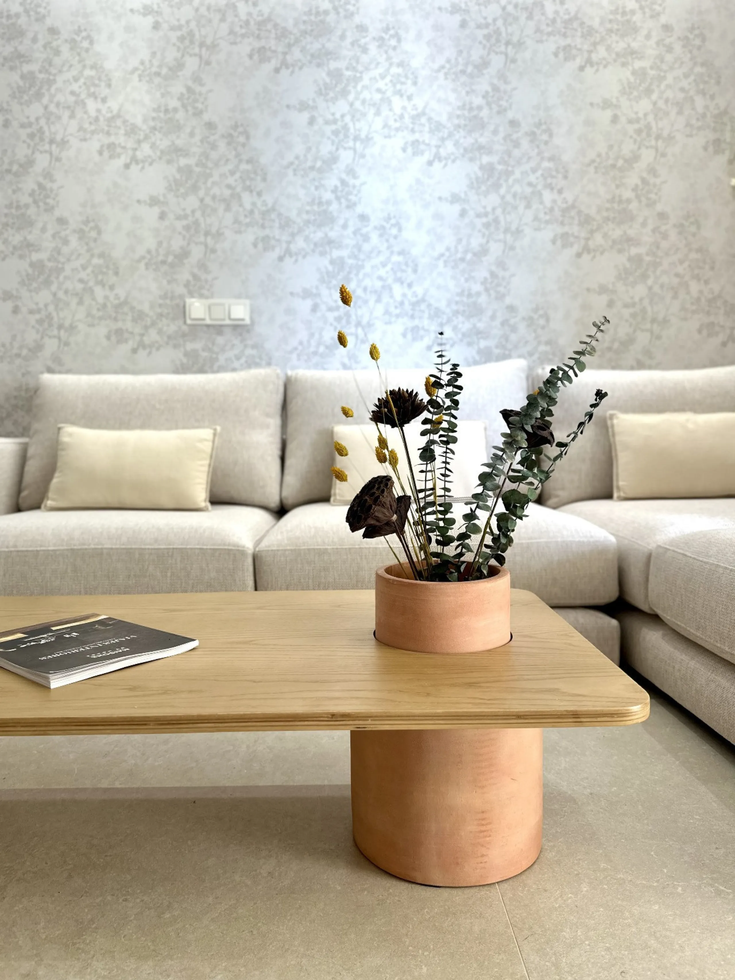 This exceptional beachfront apartment is situated in the heart of Marbella, directly on the promenade overlooking Marbella's Sport Port. Spanning 120 square meters, the fully furnished space features two bedrooms and two bathrooms. Every detail has been t