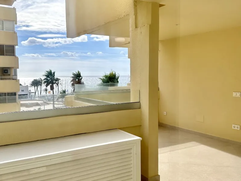 This exceptional beachfront apartment is situated in the heart of Marbella, directly on the promenade overlooking Marbella's Sport Port. Spanning 120 square meters, the fully furnished space features two bedrooms and two bathrooms. Every detail has been t
