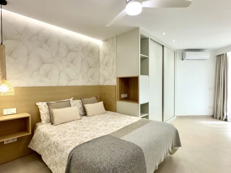 This exceptional beachfront apartment is situated in the heart of Marbella, directly on the promenade overlooking Marbella's Sport Port. Spanning 120 square meters, the fully furnished space features two bedrooms and two bathrooms. Every detail has been t