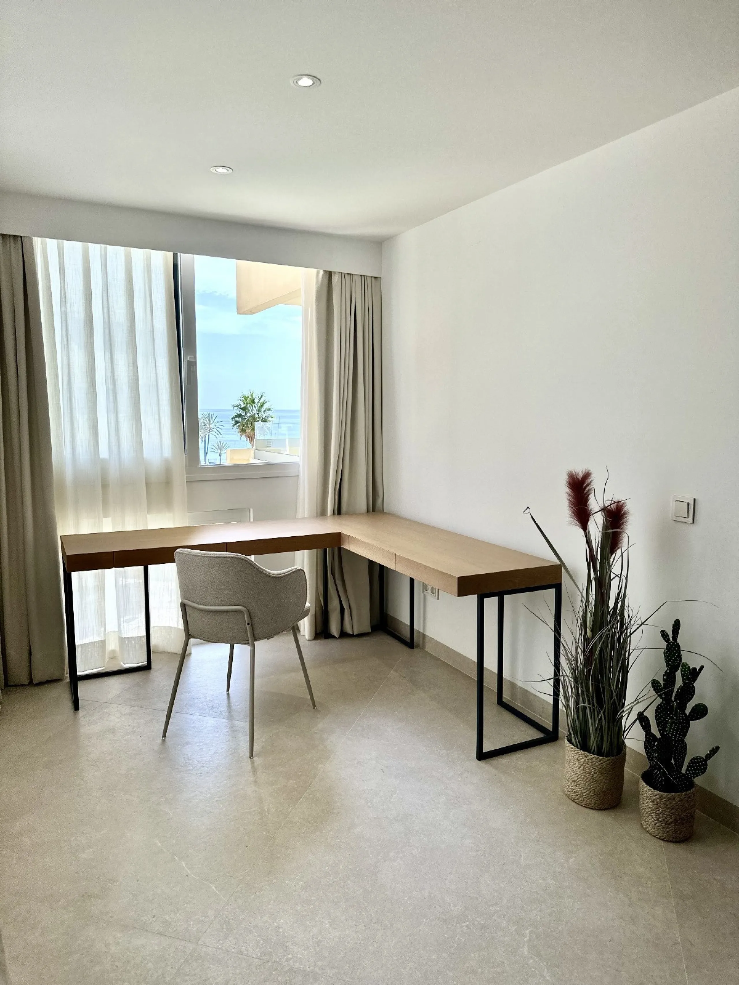 This exceptional beachfront apartment is situated in the heart of Marbella, directly on the promenade overlooking Marbella's Sport Port. Spanning 120 square meters, the fully furnished space features two bedrooms and two bathrooms. Every detail has been t