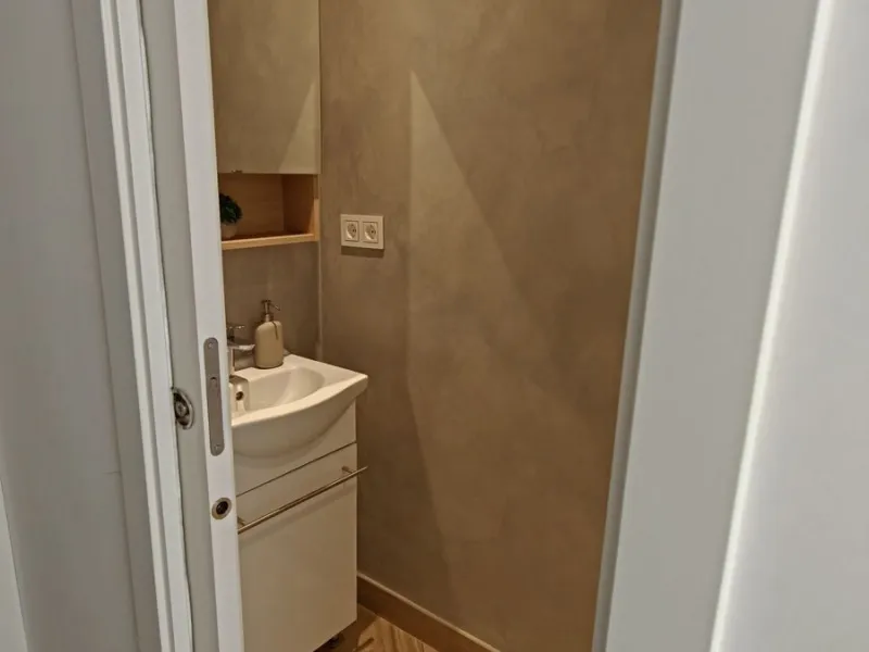 Stunning fully Renovated Townhouse with Guest Apartment, Rooftop Solarium & Resort Facilities on the New Golden Mile