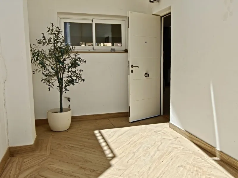 Stunning fully Renovated Townhouse with Guest Apartment, Rooftop Solarium & Resort Facilities on the New Golden Mile