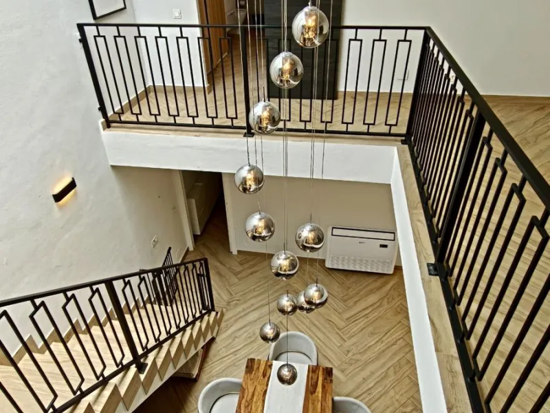 Stunning fully Renovated Townhouse with Guest Apartment, Rooftop Solarium & Resort Facilities on the New Golden Mile
