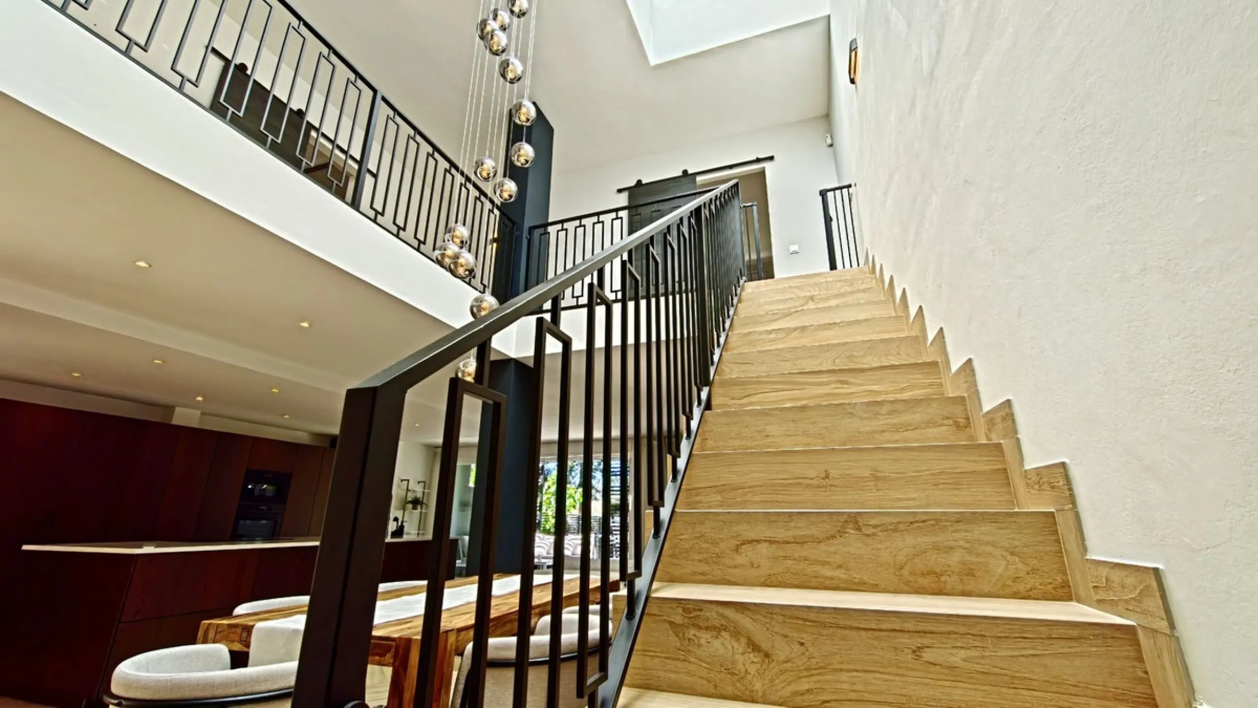 Stunning fully Renovated Townhouse with Guest Apartment, Rooftop Solarium & Resort Facilities on the New Golden Mile