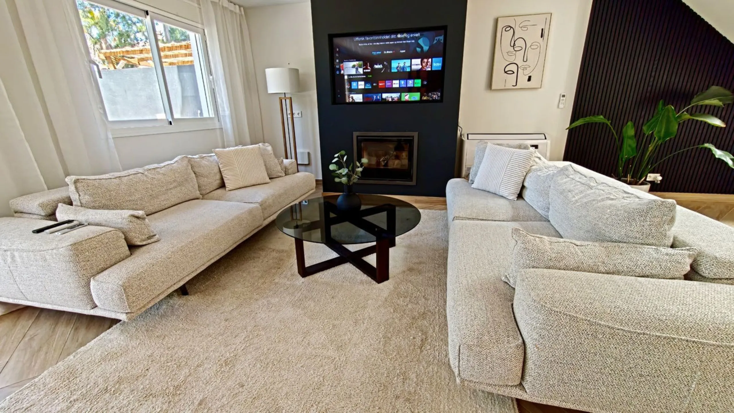 Stunning fully Renovated Townhouse with Guest Apartment, Rooftop Solarium & Resort Facilities on the New Golden Mile