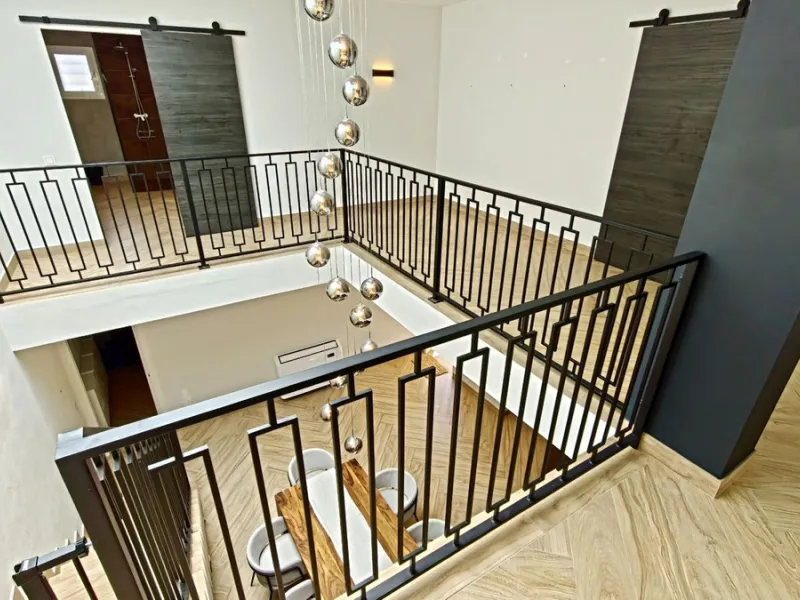 Stunning fully Renovated Townhouse with Guest Apartment, Rooftop Solarium & Resort Facilities on the New Golden Mile